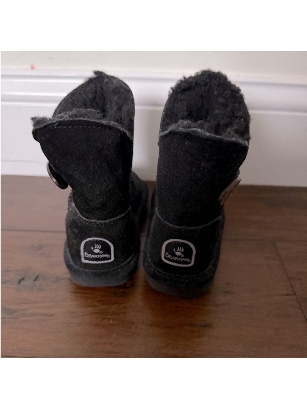 New BEARPAW Suede Shearling Lined Kids Boots - Picture 5 of 7